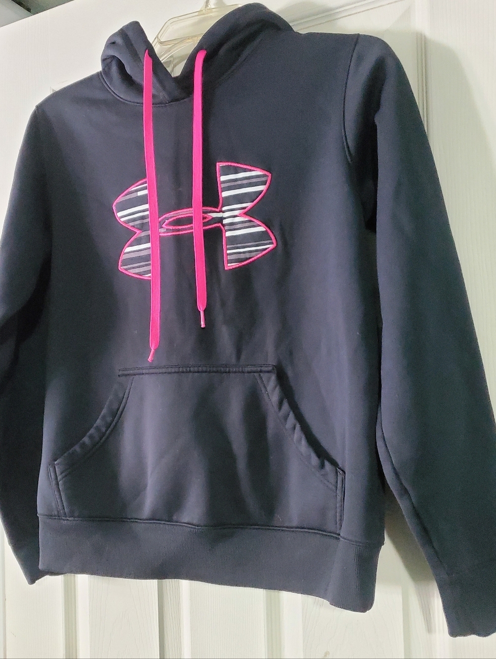 Under Armour Semi Fitted Black And Pink Womens Active Sweatshirt Sz S